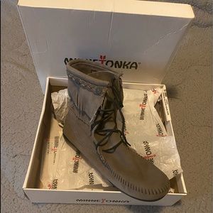 Minnetonka Trapper Boot